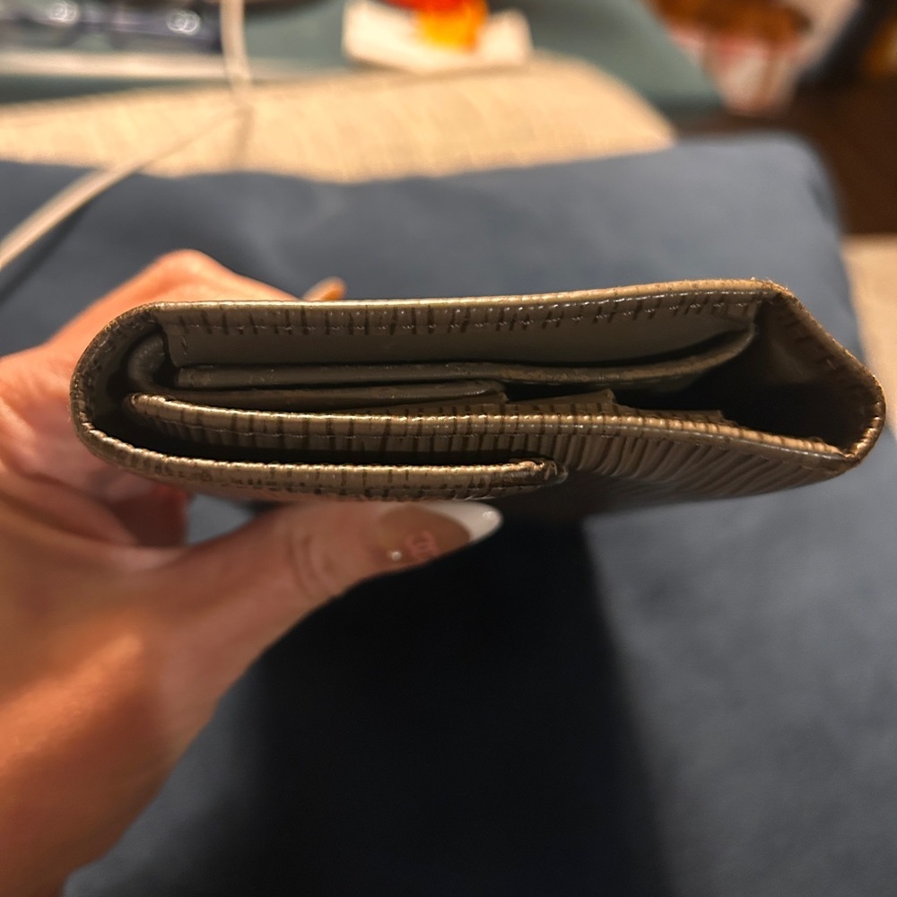 162. Louis Vuitton tan Epi trifold wallet (project) - Picture 6 of 16